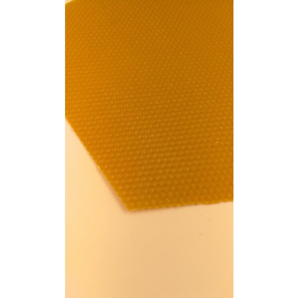 Beeswaxfoundation 5,0mm cell size made of low pesticide wax Dadant Blatt 410x265mm